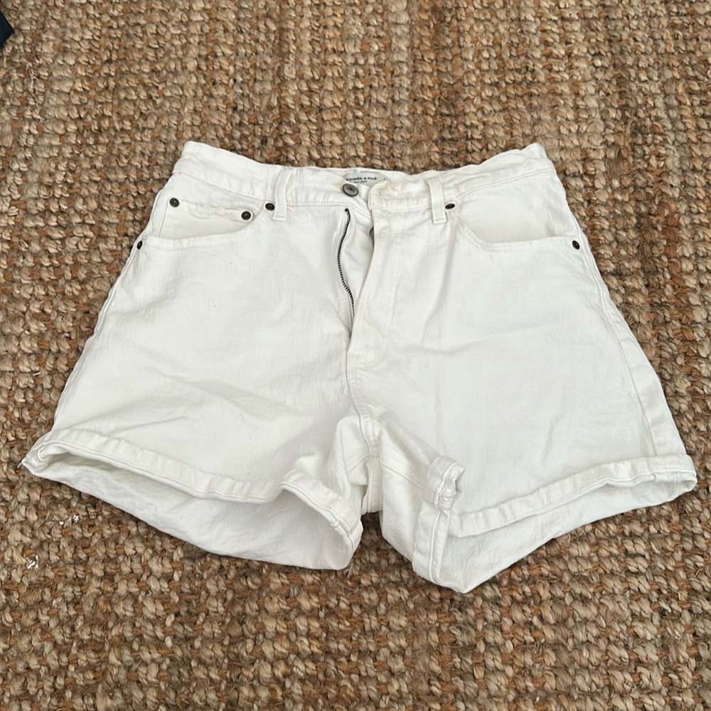 Abercrombie curve love  ~ The dad short high rise